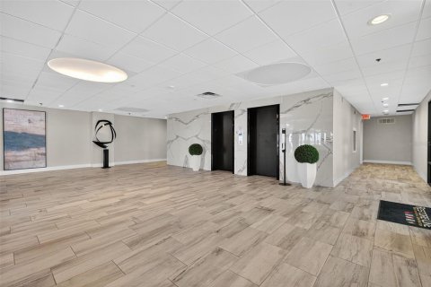 Condo in Treasure Island, Florida, 2 bedrooms № 2119164 - photo 5