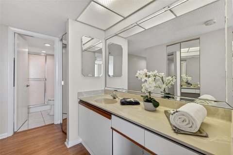 Condo in Treasure Island, Florida, 2 bedrooms № 2119164 - photo 22