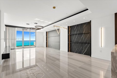 Снять в аренду кондоминиум в Санни-Айлс-Бич, Флорида 4 спальни, 277.5м2, № 1939422 - фото 2