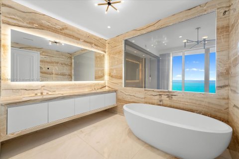 Снять в аренду кондоминиум в Санни-Айлс-Бич, Флорида 4 спальни, 277.5м2, № 1939422 - фото 17