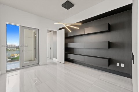 Снять в аренду кондоминиум в Санни-Айлс-Бич, Флорида 4 спальни, 277.5м2, № 1939422 - фото 23