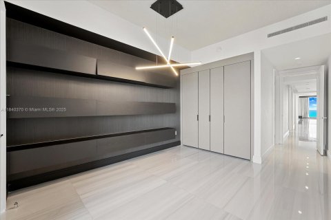 Снять в аренду кондоминиум в Санни-Айлс-Бич, Флорида 4 спальни, 277.5м2, № 1939422 - фото 24