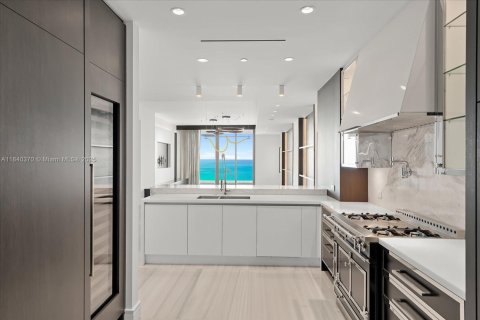 Снять в аренду кондоминиум в Санни-Айлс-Бич, Флорида 4 спальни, 277.5м2, № 1939422 - фото 12