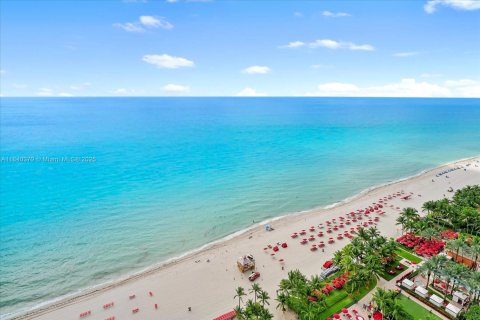 Снять в аренду кондоминиум в Санни-Айлс-Бич, Флорида 4 спальни, 277.5м2, № 1939422 - фото 8