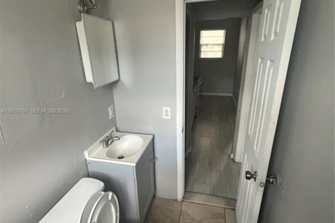 House in Miami, Florida 1 bedroom, 55.74 sq.m. № 2011550 - photo 6