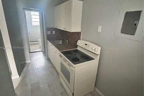 House in Miami, Florida 1 bedroom, 55.74 sq.m. № 2011550 - photo 8