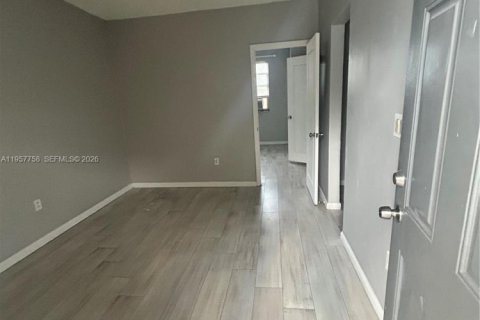 House in Miami, Florida 1 bedroom, 55.74 sq.m. № 2011550