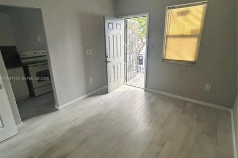 House in Miami, Florida 1 bedroom, 55.74 sq.m. № 2011550 - photo 9