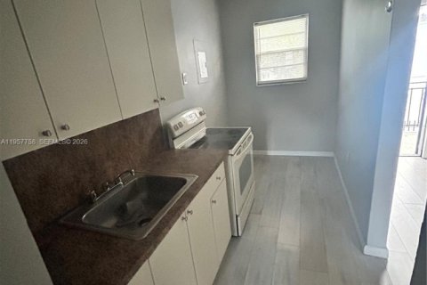 House in Miami, Florida 1 bedroom, 55.74 sq.m. № 2011550 - photo 7