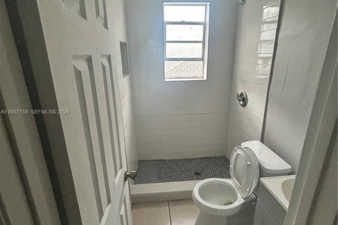 House in Miami, Florida 1 bedroom, 55.74 sq.m. № 2011550 - photo 5