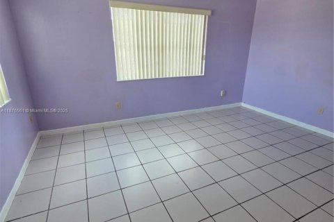 Condo in Hialeah, Florida, 2 bedrooms № 1927120 - photo 16