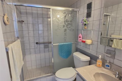 Condo in Hialeah, Florida, 2 bedrooms № 1927120 - photo 4