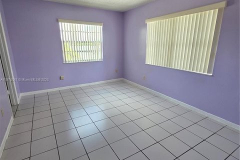 Condo in Hialeah, Florida, 2 bedrooms № 1927120 - photo 6