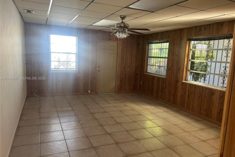 Casa en venta en Hialeah, Florida, 4 dormitorios, 184.13 m2 № 2430042 - foto 7