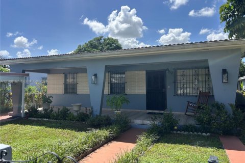 Casa en Hialeah, Florida 4 dormitorios, 184.13 m2 № 2430042