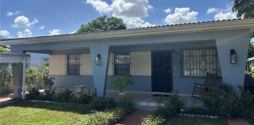 Casa en Hialeah, Florida 4 dormitorios, 184.13 m2 № 2430042