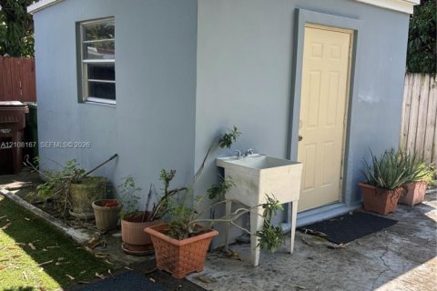 Casa en venta en Hialeah, Florida, 4 dormitorios, 184.13 m2 № 2430042 - foto 17