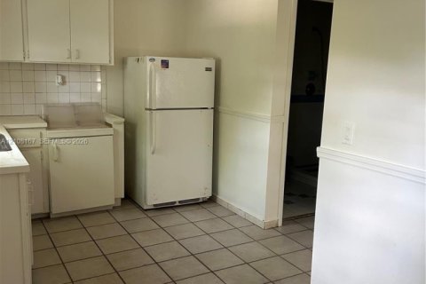 Casa en venta en Hialeah, Florida, 4 dormitorios, 184.13 m2 № 2430042 - foto 13