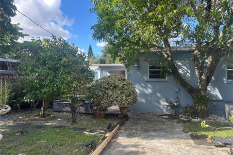Casa en venta en Hialeah, Florida, 4 dormitorios, 184.13 m2 № 2430042 - foto 19