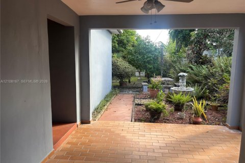 Casa en venta en Hialeah, Florida, 4 dormitorios, 184.13 m2 № 2430042 - foto 20