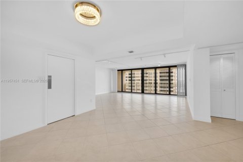 Снять в аренду кондоминиум в Майами, Флорида 2 спальни, 174.84м2, № 2079555 - фото 14