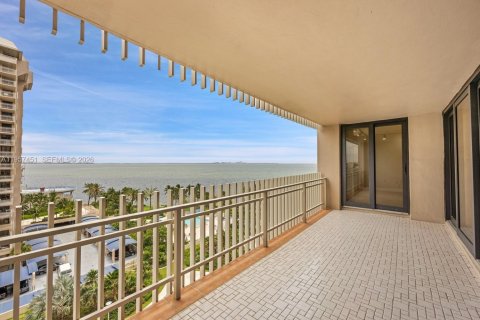 Снять в аренду кондоминиум в Майами, Флорида 2 спальни, 174.84м2, № 2079555 - фото 3