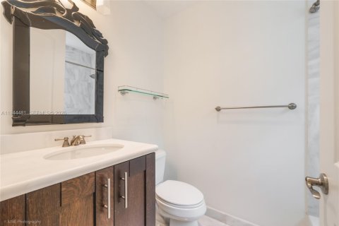 Copropriété à louer à Coral Gables, Floride: 2 chambres, 179.49 m2 № 2001334 - photo 8