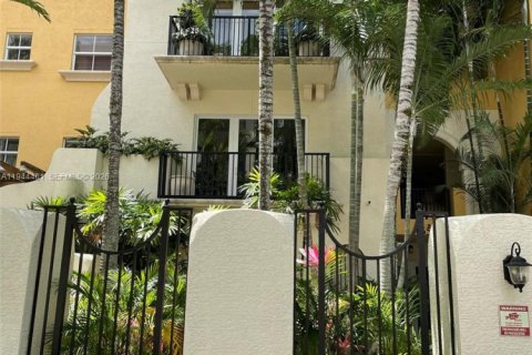 Copropriété à louer à Coral Gables, Floride: 2 chambres, 179.49 m2 № 2001334 - photo 12