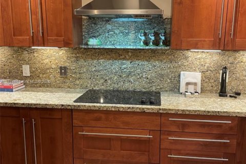 Copropriété à louer à Coral Gables, Floride: 2 chambres, 179.49 m2 № 2001334 - photo 18