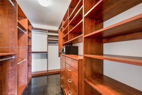 Copropriété à louer à Coral Gables, Floride: 2 chambres, 179.49 m2 № 2001334 - photo 11