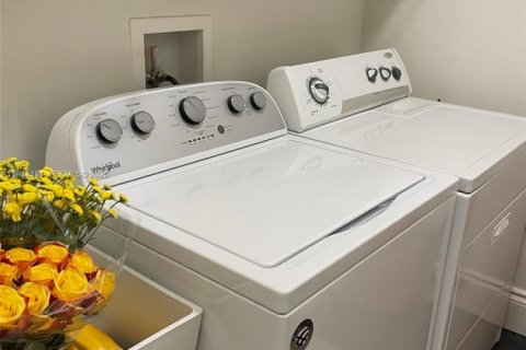 Copropriété à louer à Coral Gables, Floride: 2 chambres, 179.49 m2 № 2001334 - photo 22