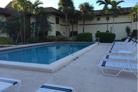 Condo in Miami, Florida, 2 bedrooms  № 1731122 - photo 1