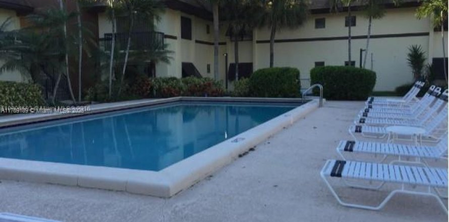Condo in Miami, Florida, 2 bedrooms № 1731122