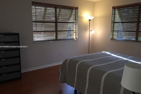 Condo in Miami, Florida, 2 bedrooms  № 1731122 - photo 3