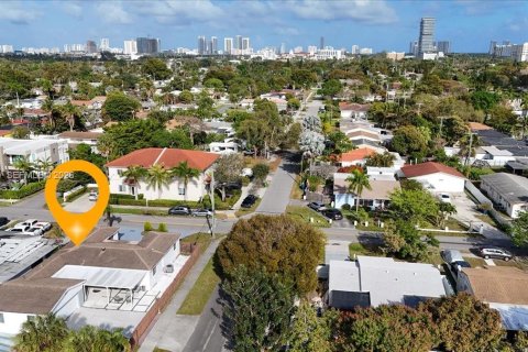 House in Hallandale Beach, Florida 3 bedrooms, 140.19 sq.m. № 2146446 - photo 30