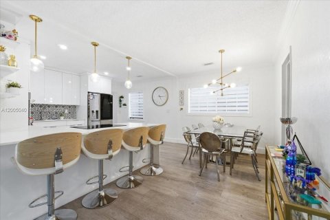 House in Hallandale Beach, Florida 3 bedrooms, 140.19 sq.m. № 2146446 - photo 7