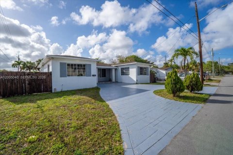 Villa ou maison à Hallandale Beach, Floride 3 chambres, 140.19 m2 № 2146446