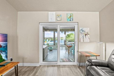 Купить виллу или дом в Гудзон, Флорида 8 комнат, 160.54м2, № 2217287 - фото 21
