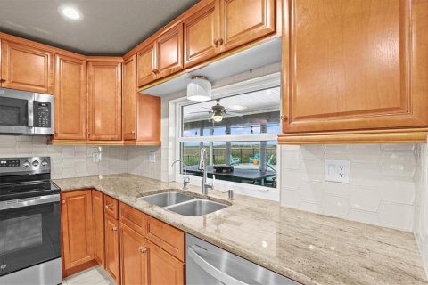 Купить виллу или дом в Гудзон, Флорида 8 комнат, 160.54м2, № 2217287 - фото 27