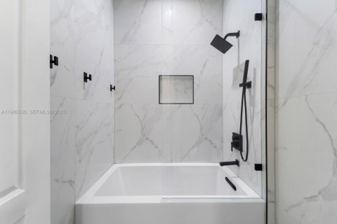 Купить виллу или дом в Майами, Флорида 4 спальни, 289.67м2, № 2052322 - фото 29