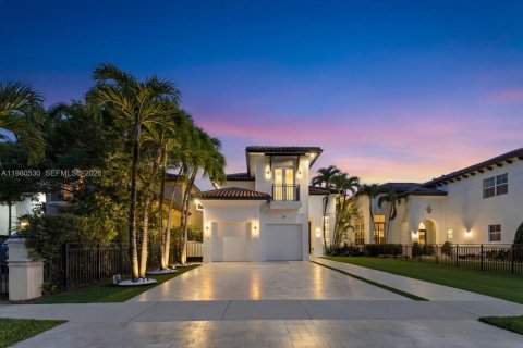 Дом в Майами, Флорида 4 спальни, 289.67м2 № 2052322