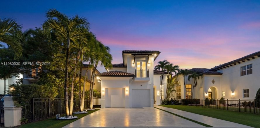 Дом в Майами, Флорида 4 спальни, 289.67м2 № 2052322