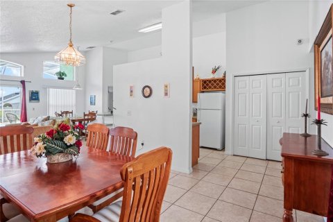 House in Davenport, Florida 4 bedrooms, 134.89 sq.m. № 1657731 - photo 8
