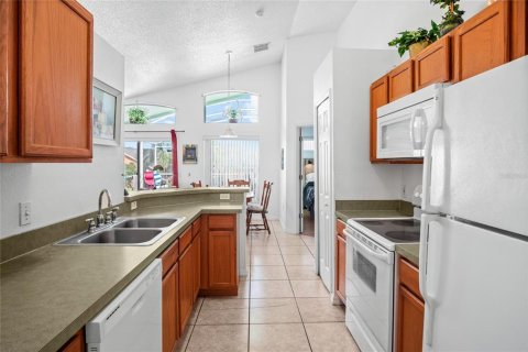 House in Davenport, Florida 4 bedrooms, 134.89 sq.m. № 1657731 - photo 11