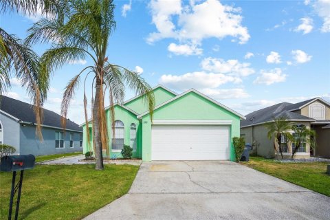 House in Davenport, Florida 4 bedrooms, 134.89 sq.m. № 1657731 - photo 1