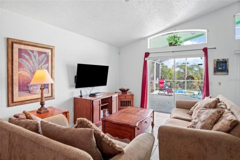 House in Davenport, Florida 4 bedrooms, 134.89 sq.m. № 1657731 - photo 15