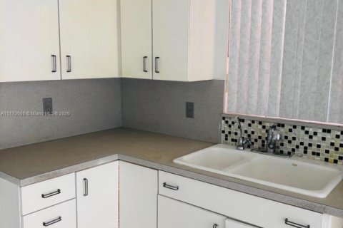 Купить кондоминиум в Халландейл-Бич, Флорида 2 спальни, 105.54м2, № 1731125 - фото 12