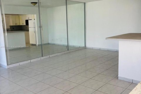 Купить кондоминиум в Халландейл-Бич, Флорида 2 спальни, 105.54м2, № 1731125 - фото 9