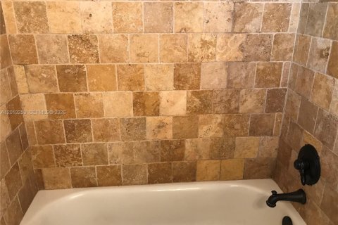 Appartement à louer à Coral Gables, Floride: 1 chambre, 52.03 m2 № 2075591 - photo 13