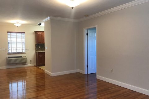 Appartement à louer à Coral Gables, Floride: 1 chambre, 52.03 m2 № 2075591 - photo 2